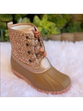 Kids Glitter Duck Boot - Gold
Size 4 Big Girls